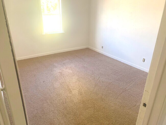 Building Photo - 4010 K Dr S
