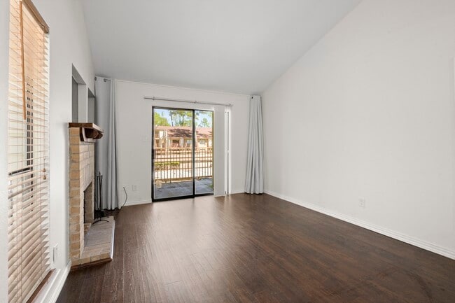 Building Photo - 3500 Tangle Brush Dr