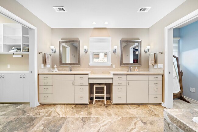 Building Photo - 2913 Beluche Dr