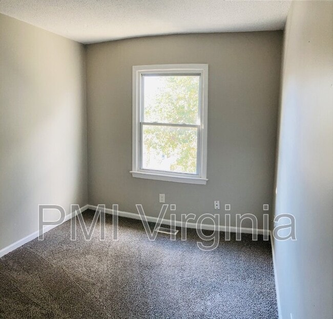 Building Photo - 1077 Commonwealth Pl