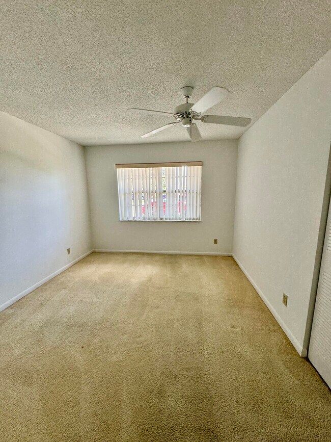 Building Photo - 524 Ponderosa Dr