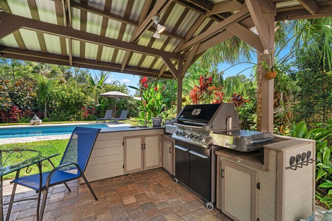 Building Photo - 430 Arricola Ave