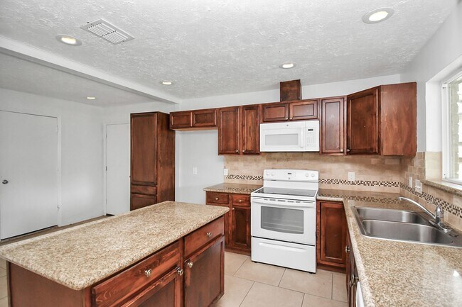 Building Photo - 10131 Kent Towne Ln