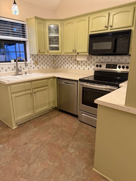 Building Photo - 1637 20th Avenue Ct NE