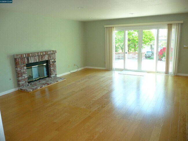 Building Photo - 338 Newcastle Ln