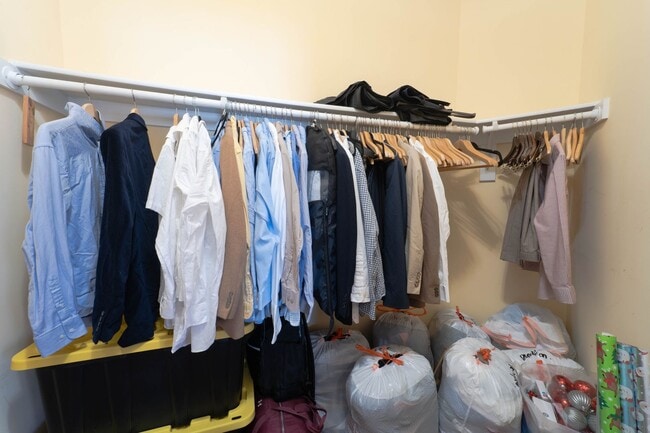 Building Photo - Well Appointed 3 Bedroom 3.5 Bath Townhome...