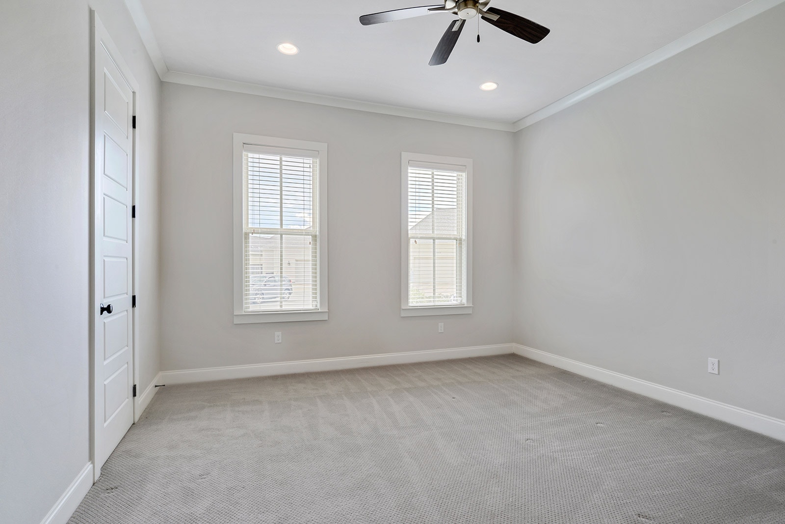 Building Photo - 2032 Perennial Ln