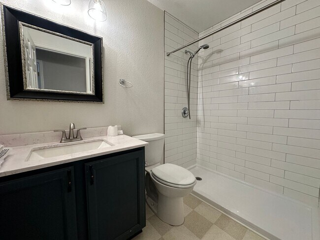Building Photo - 3 Bedroom 3 Bath - Arapahoe Ridge Erie!