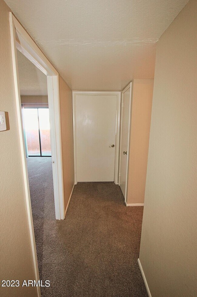 Building Photo - 410 E 9th Ave