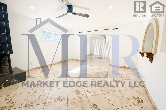 Building Photo - 5Bed/2Bath Home at Southern/Mill Ave! $399...