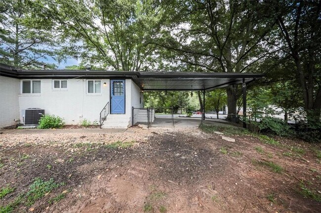 Building Photo - 1076 Vonda Ln SW