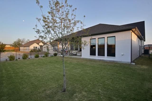 Building Photo - 263 Observation Dr W