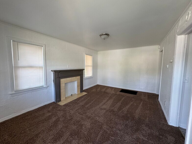 Building Photo - 2108 NE 18th St