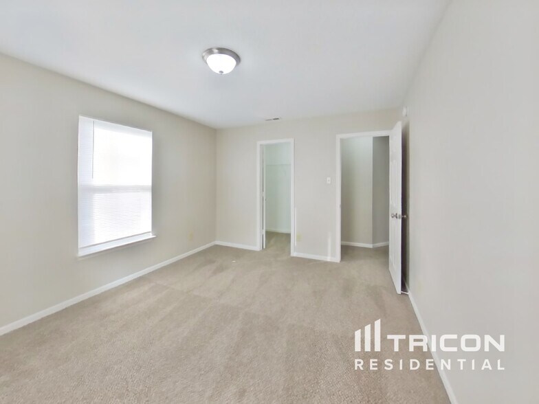 Building Photo - 824 Streamside Dr