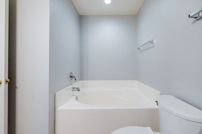 Building Photo - Spacious & Beautifully Maintained 5BR/3BA ...