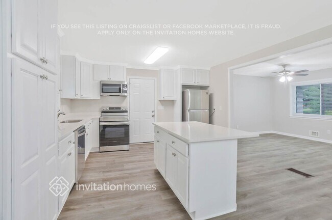 Building Photo - 944 Betty Dr