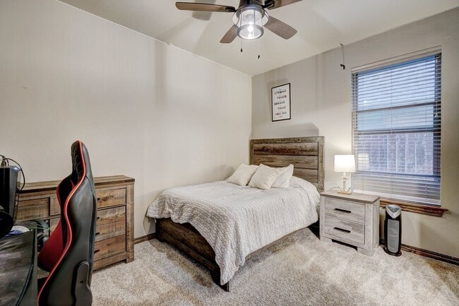 Building Photo - 4009 NE Realtree Dr