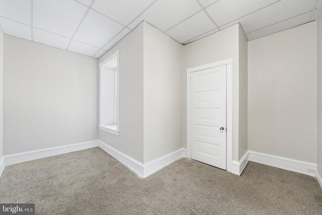 Building Photo - 7301 Chestnut Ave