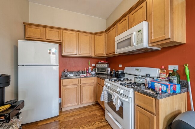 Building Photo - 921 S Oakley Blvd