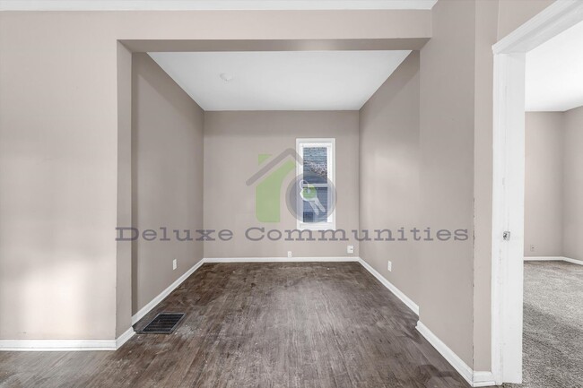 Building Photo - 2 Bed 1 Bath Bonus Room PRICE DROP!