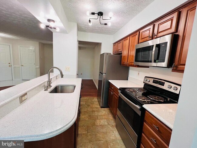 Building Photo - 2406 Forest Edge Ct