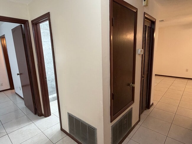 Building Photo - 2036 Las Palmas Cir