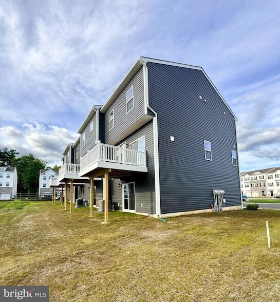 Building Photo - 209 Independence Ct