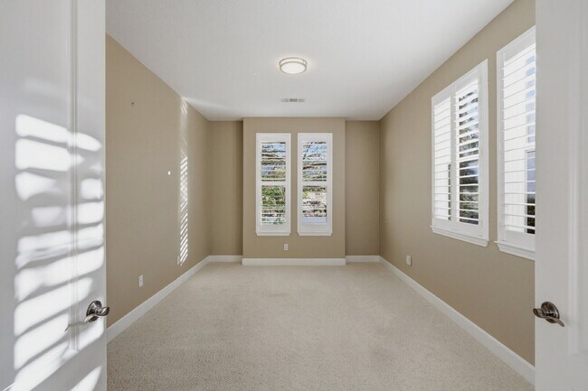 Building Photo - Elegant Arrowcreek Home!