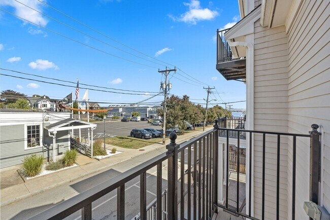 Building Photo - 25 Howland St