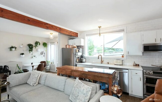 Building Photo - 2606 E Madison St