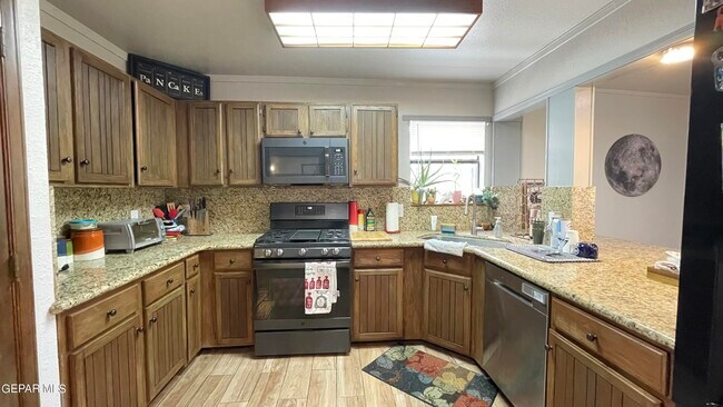 Building Photo - 10721 Pleasant Hills Dr
