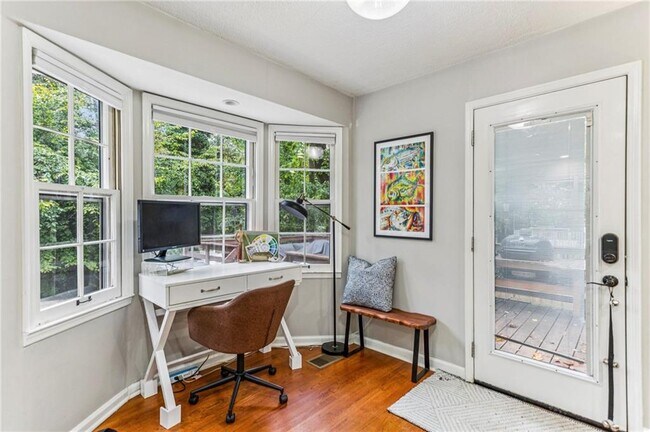 Building Photo - 2592 Woodacres Rd NE