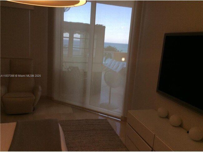 Building Photo - 17875 Collins Ave