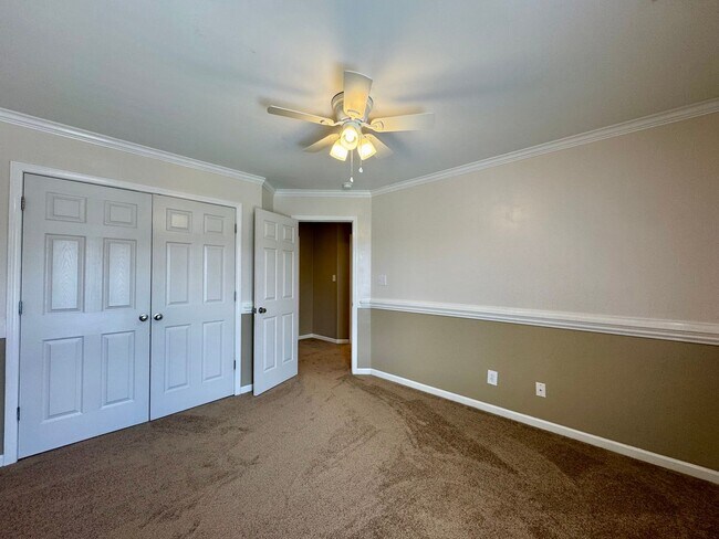 Building Photo - The Oaks at Westgate