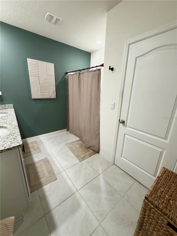 Building Photo - 512 Lily Ln