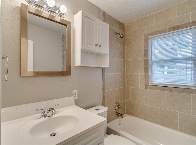 Building Photo - 213 W Jacobs Dr