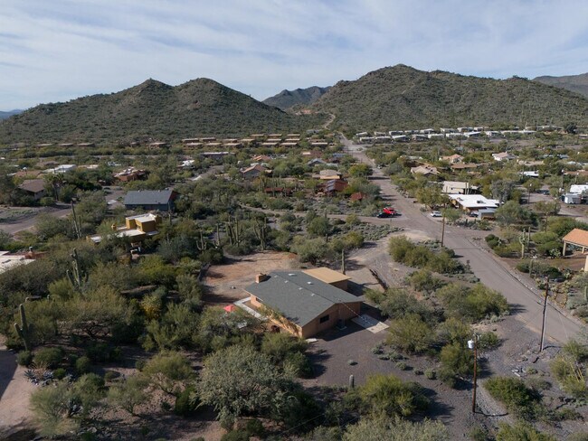 Building Photo - 36975 N Sunset Trail