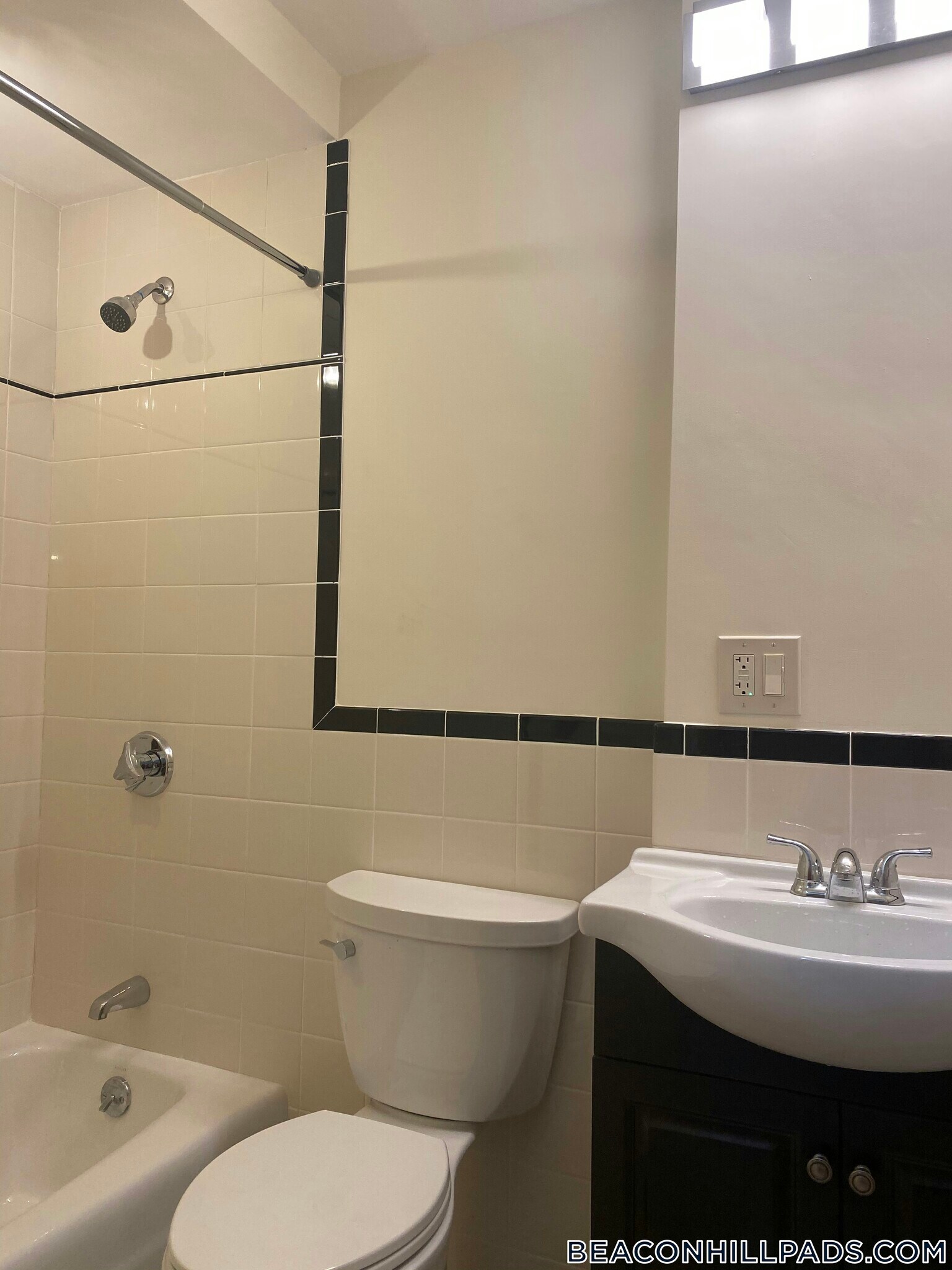 Building Photo - 46 Garden St