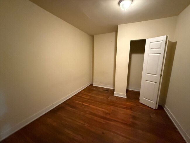 Building Photo - 1242 Parkwood Ave