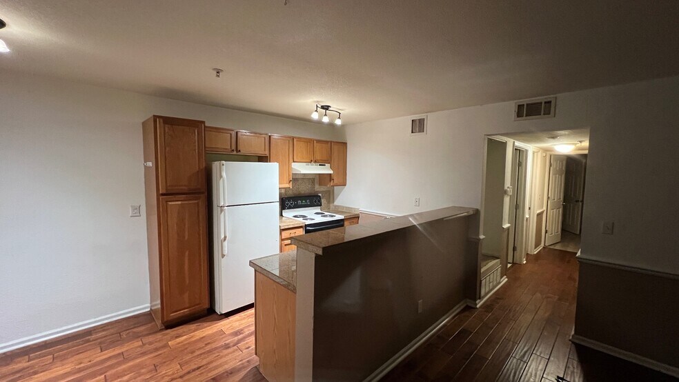 Building Photo - 8740 Corona St