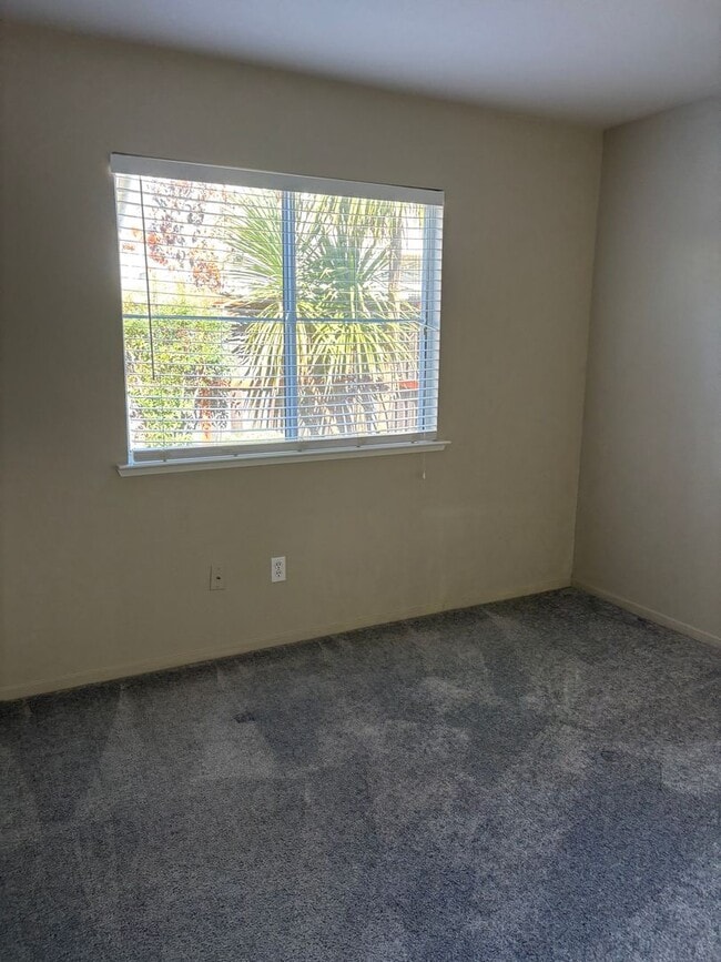 Building Photo - 1801 Foxboro St