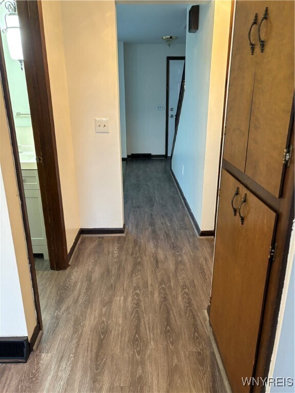 Building Photo - 427 Kaymar Dr