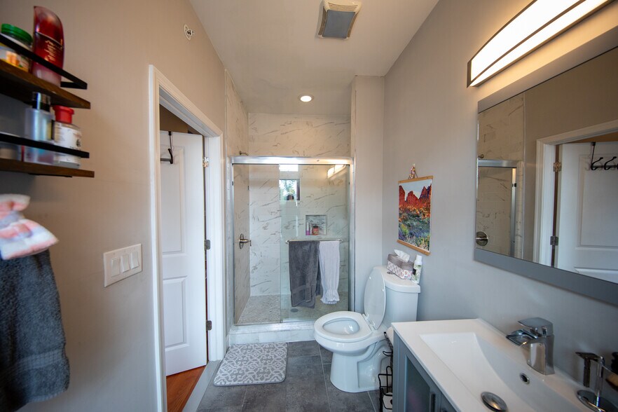 Master bedroom suite (3rd floor) - Double sink! - 2137 Sears St