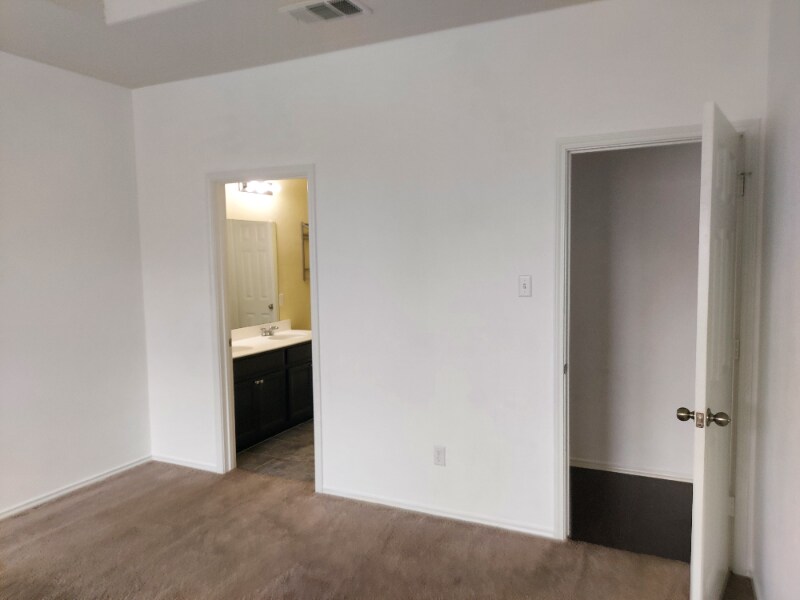 Building Photo - 112 W Vega Ln