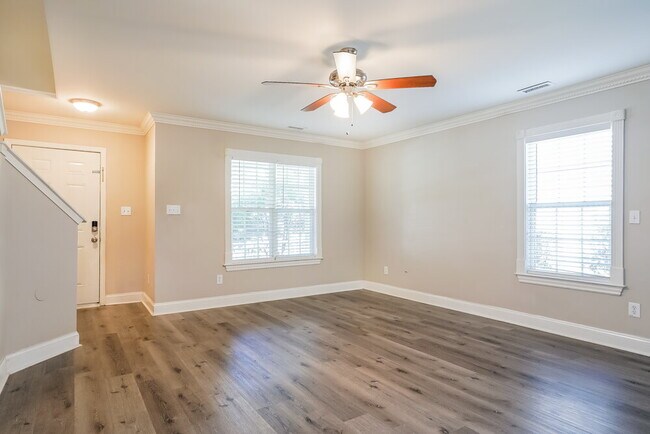 Building Photo - 5001 Satinwood Dr