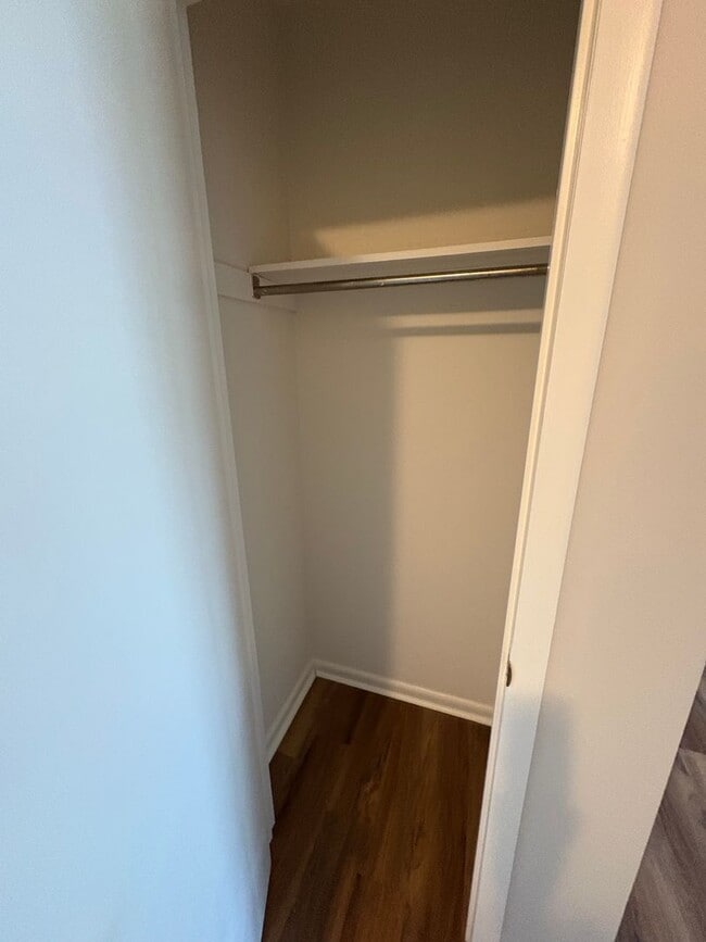 Building Photo - 2bed/1bath Duplex