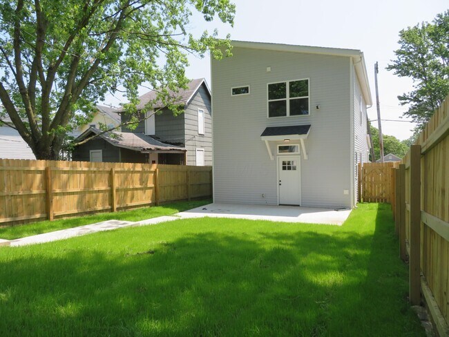 Building Photo - 391 Brehl Ave