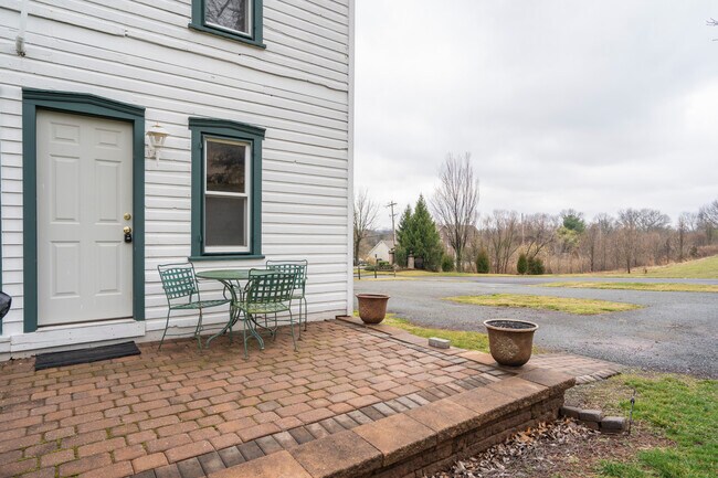 Building Photo - 64 Church Rd