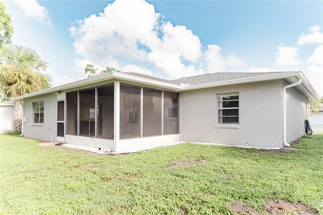 Building Photo - 6520 Meadowbrook Ln