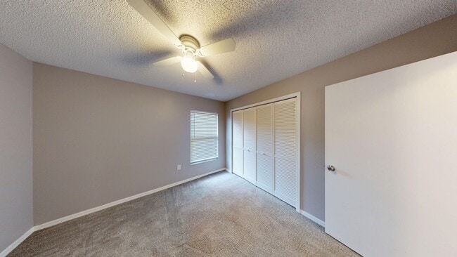 Building Photo - 3 Bedroom/ 2 Bathroom Home in Orlando!